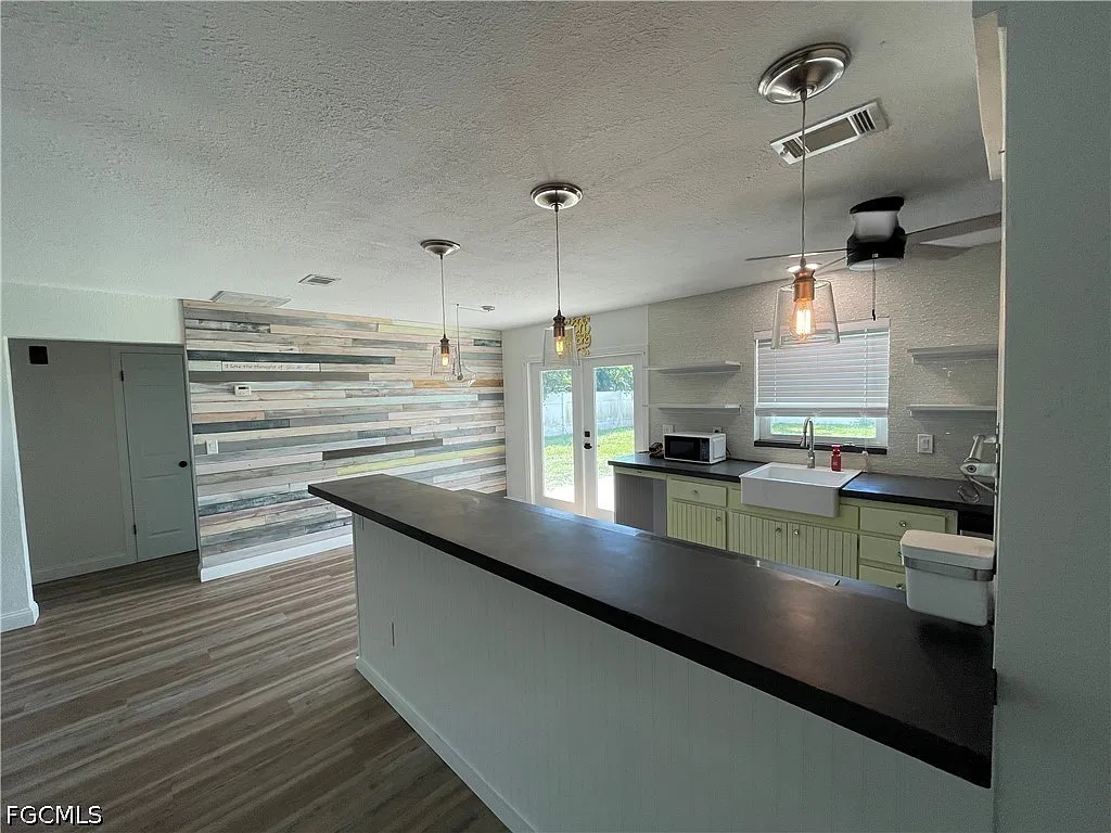 2 bed, 1.0 bath, 1063 sqft, $1,700 — Photo 4