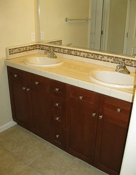 421 Hetherington Cir — Photo 12