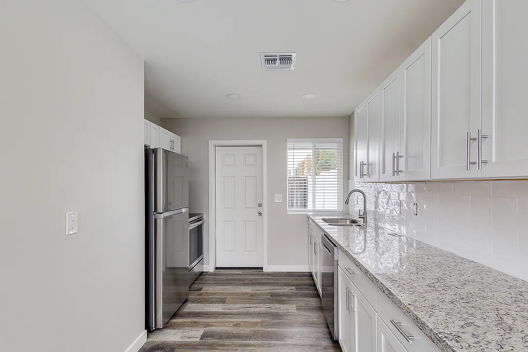 1 bed, 550 sqft, $1,200 — Photo 3