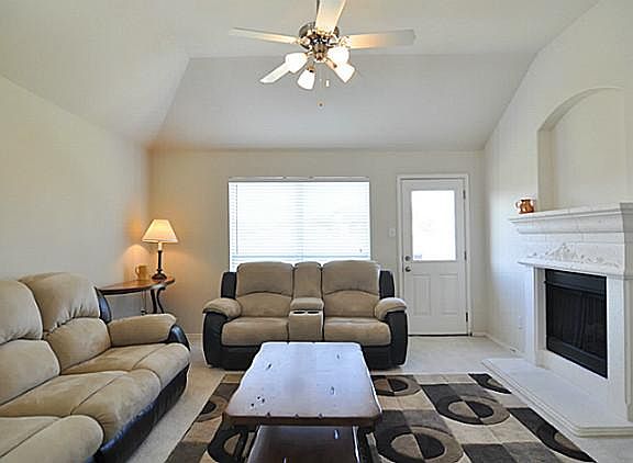 4th image of 402 Dartmoor Dr