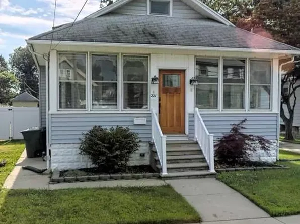 221 Sylvan Ave, Gloucester City, NJ 08030