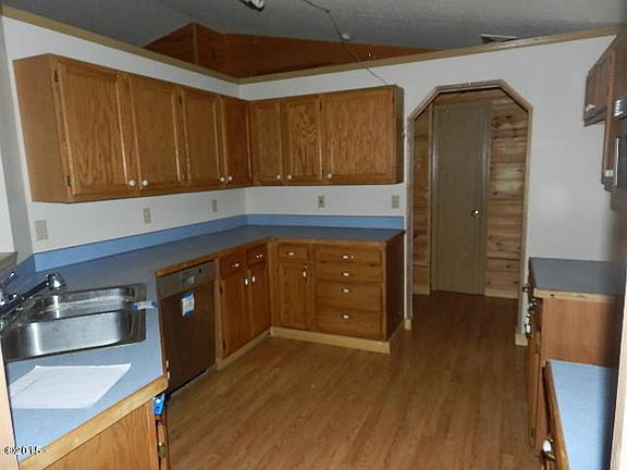4th image of 2194 NE Reef Ave
