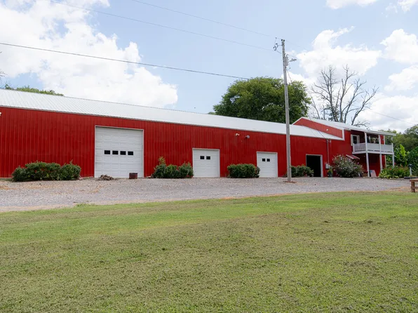 27 Bishop Hollow Ln, Pleasant Shade, TN 37145