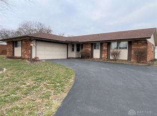 7093 Pineview Dr, Dayton, OH 45424