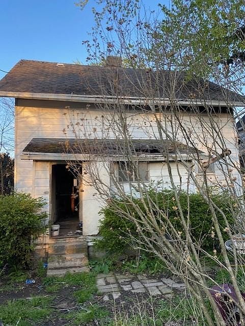 2nd image of 225 N Race St