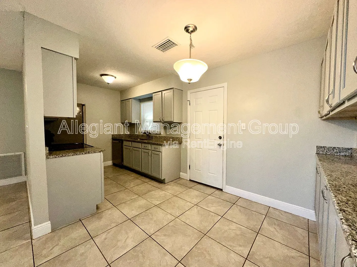 3 bed, 2.0 bath, 1200 sqft, $1,399 — Photo 4