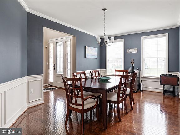 4th image of 223 Bridgewater Dr