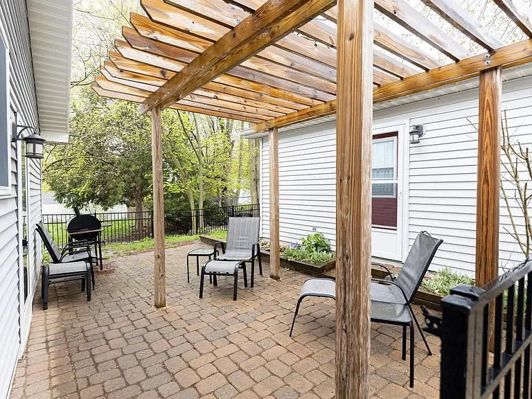 1504 Covell Ave NW — Photo 4