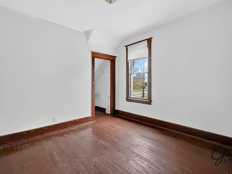 127 W Buena Vis — Photo 14
