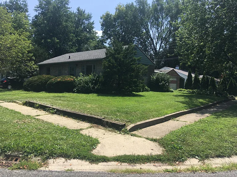701 E Fairlawn Dr — Photo 15