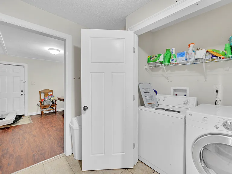 404 S Ash St — Photo 9