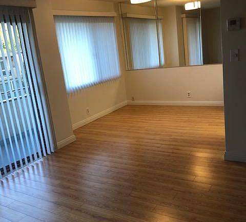 3rd image of 5353 Yarmouth Ave Unit 202