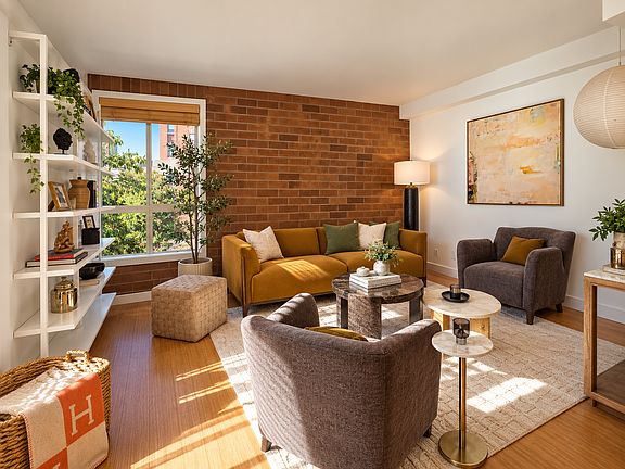 3rd image of 905 Cherry St APT 205