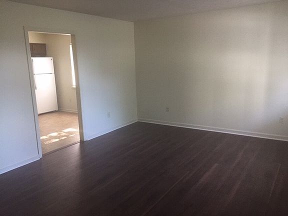 4th image of 512 Longview Rd