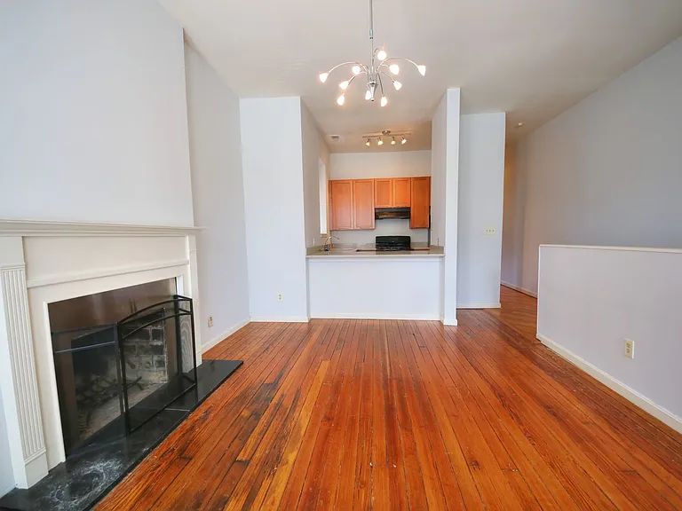 2325 1/2 Hickory St #B — Photo 8