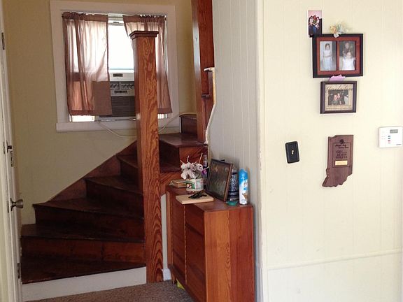 4th image of 131 E College Ave
