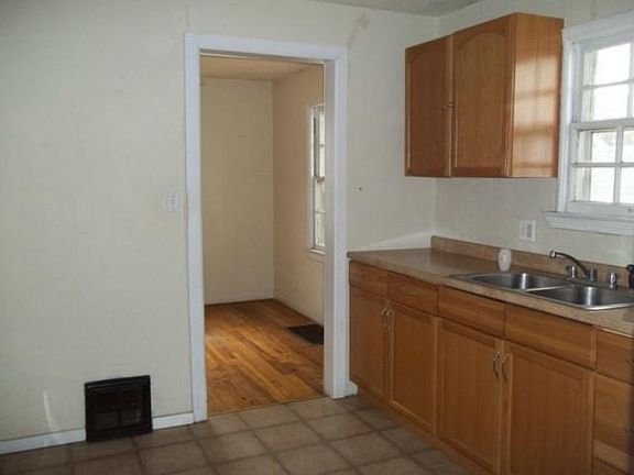 5th image of 11425 Highridge Dr