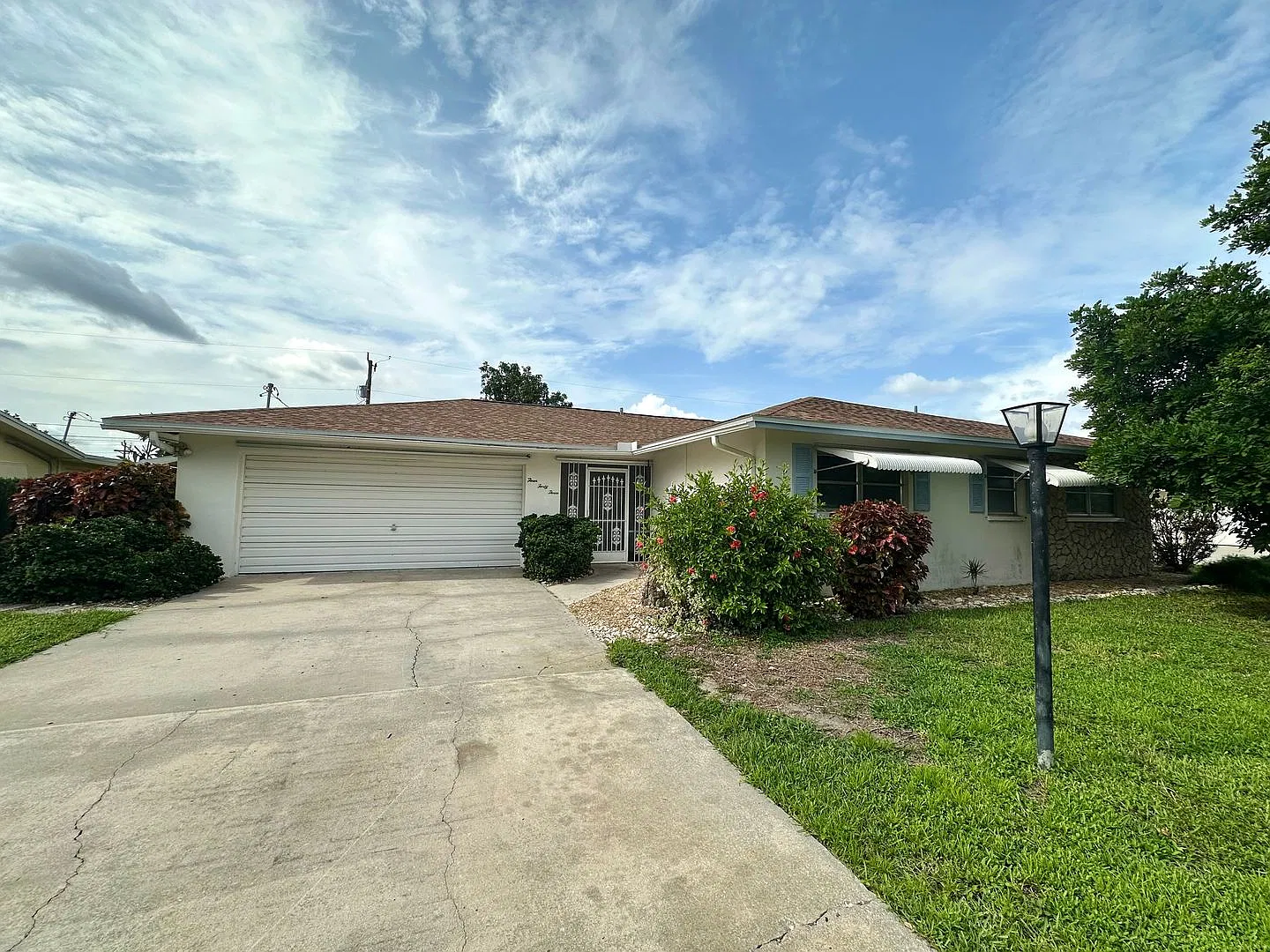 Coming Soon! Charming 3 Bed, 2 Bath Pool Home in SE Cape Coral Prime Location Near Beach & Bridge... — Photo 3