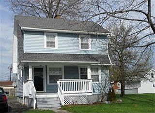1st image of 690 E 222nd St