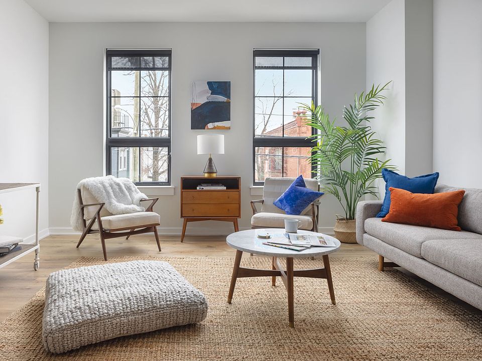 1st image of 2601 Poplar St #211