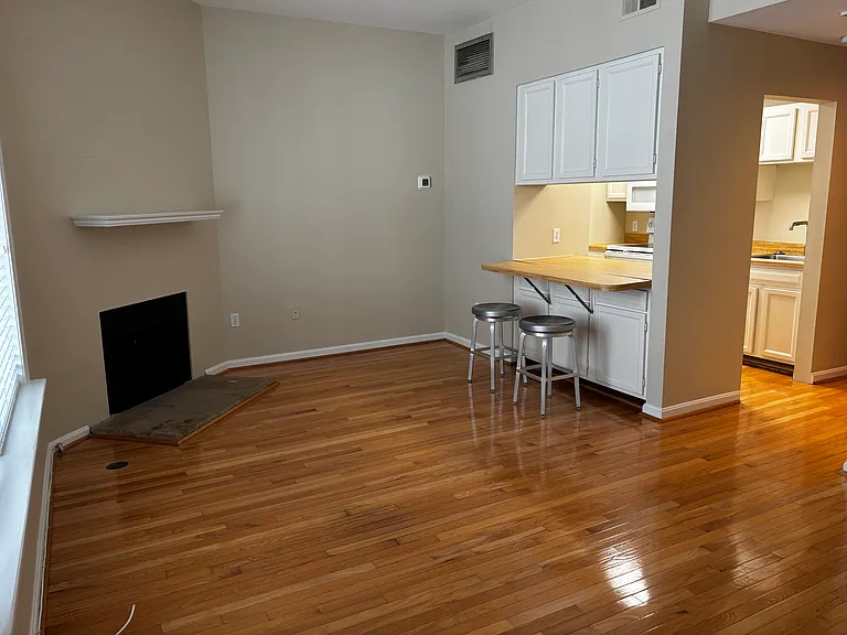 2007 O St NW #203 — Photo 2