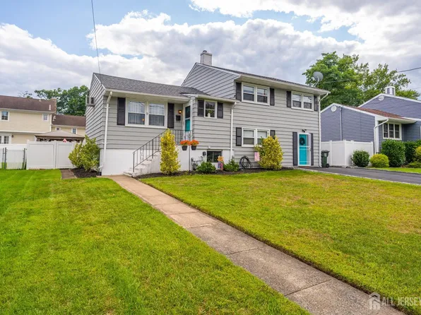 9 Alastair Pl, Colonia, NJ 07067