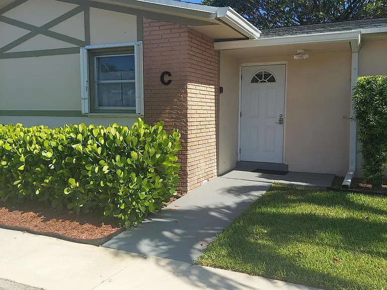 2590 Barkley Dr E #C — Photo 1