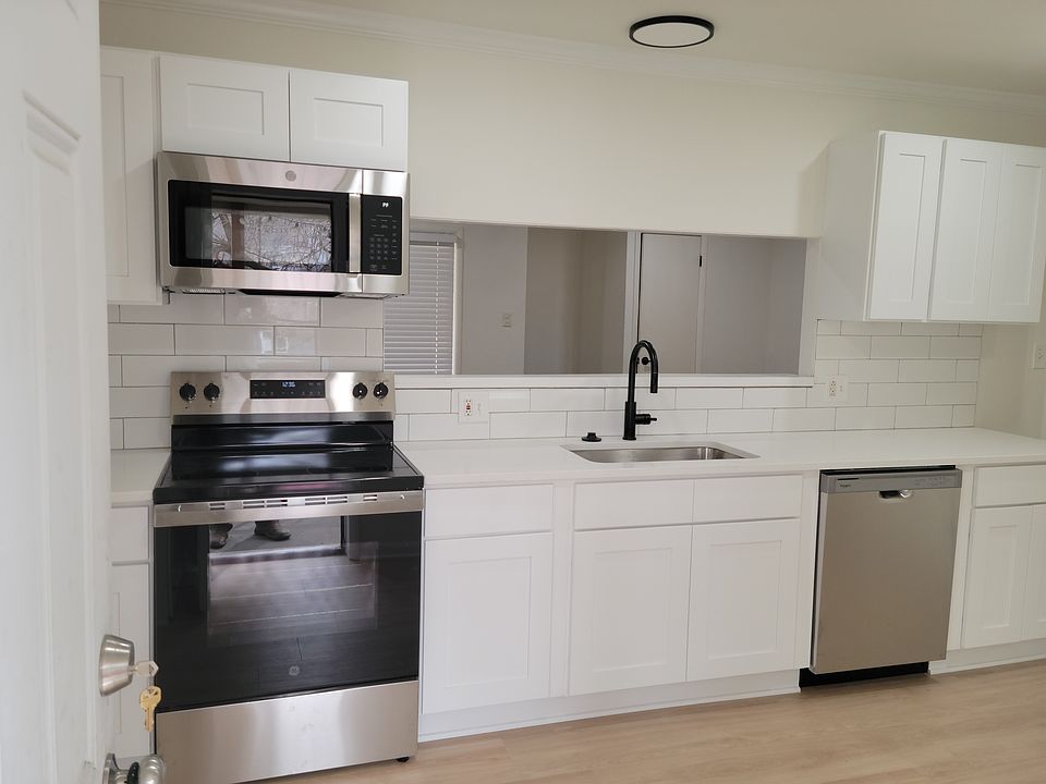 1st image of 11327 E Lexington Ave