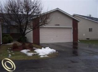 1000 Saint Joseph Ln, Marysville, MI