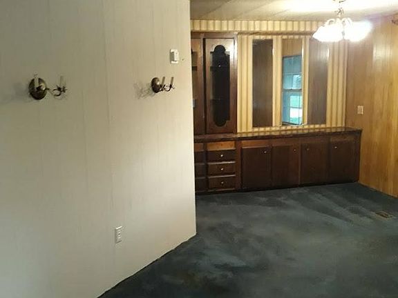 DINING ROOM CABINTRY`