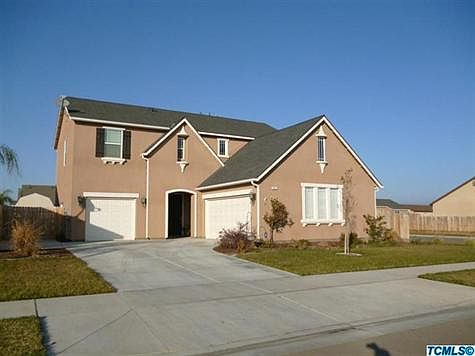 Practically brand new Tudo style home on corner lot at Viscaya development