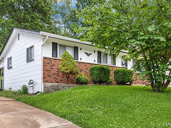 3rd image of 6138 Emerald Ave