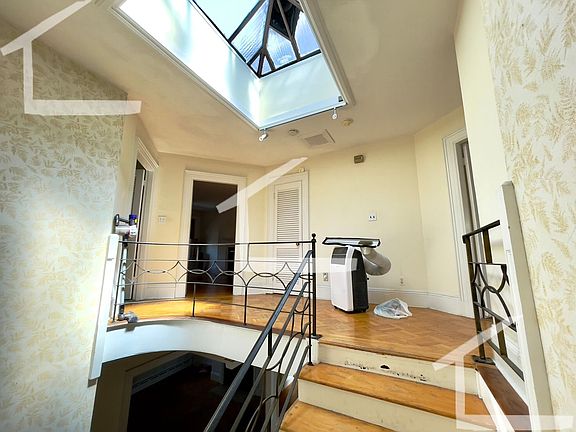 5th image of 1716 Beacon St #4