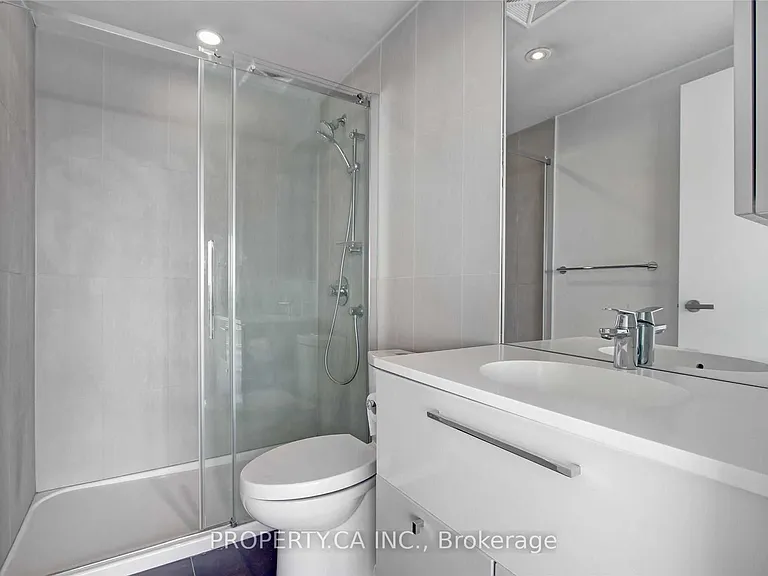 15 Grenville St #4704 — Photo 9