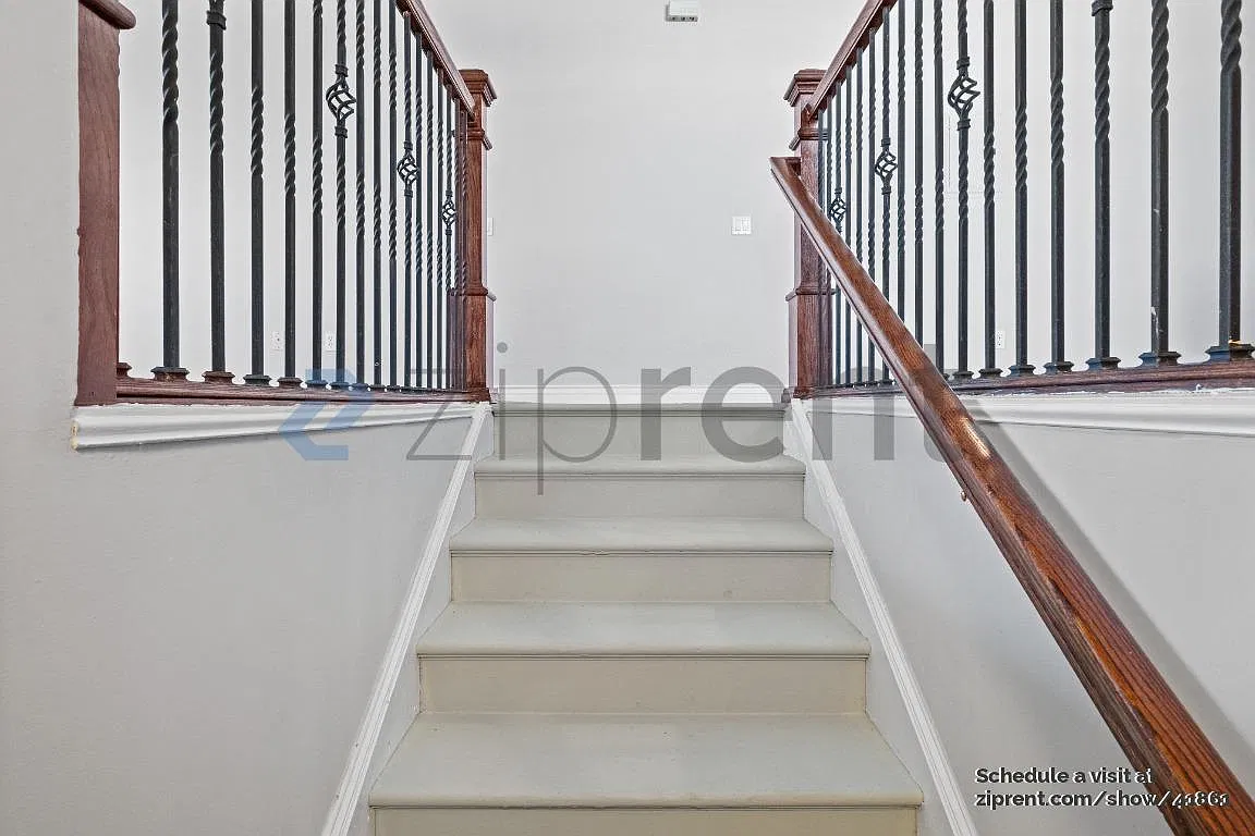 2 bed, 850 sqft, $2,929 — Photo 4