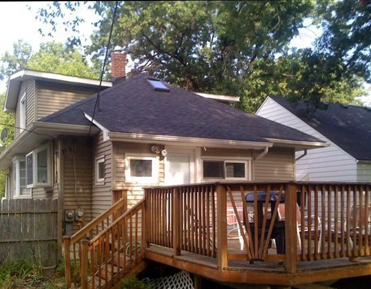 1525 Wyandotte Ave — Photo 2
