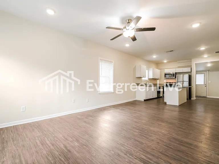 1596 Jonesboro Rd SE — Photo 5