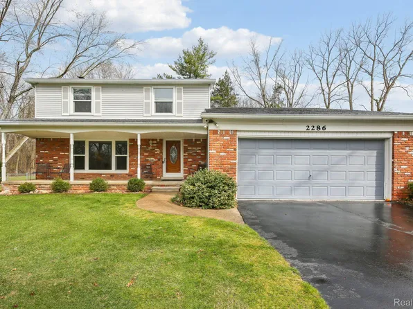 2286 Cole Rd, Lake Orion, MI 48362