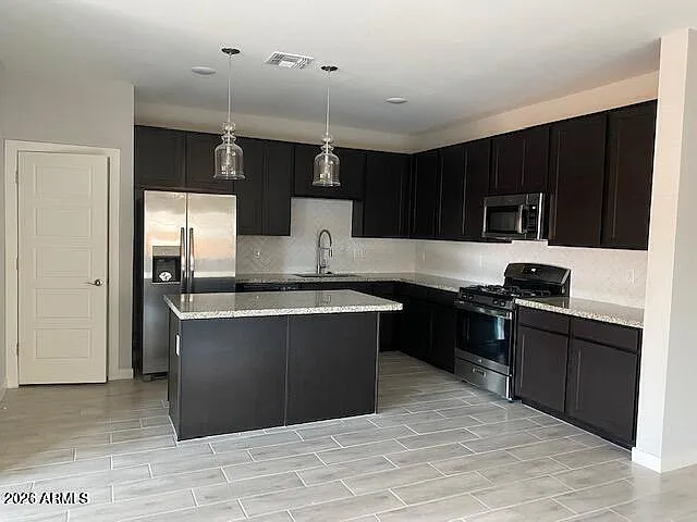 976 E White Wing Dr — Photo 1