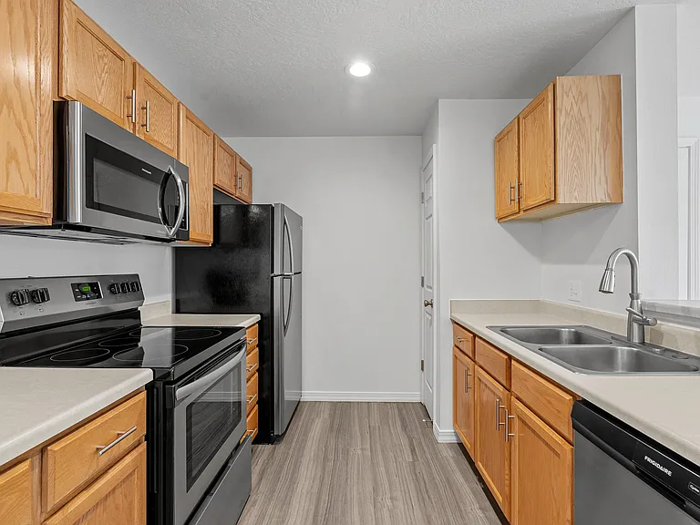 Eagles Landing Apartments — Photo 17