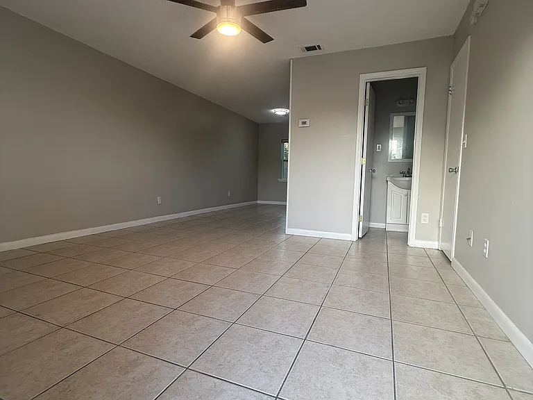 1522 Kraft Ave — Photo 2