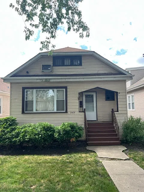 4 bed, 2319 sqft, $3,900 — Photo 1