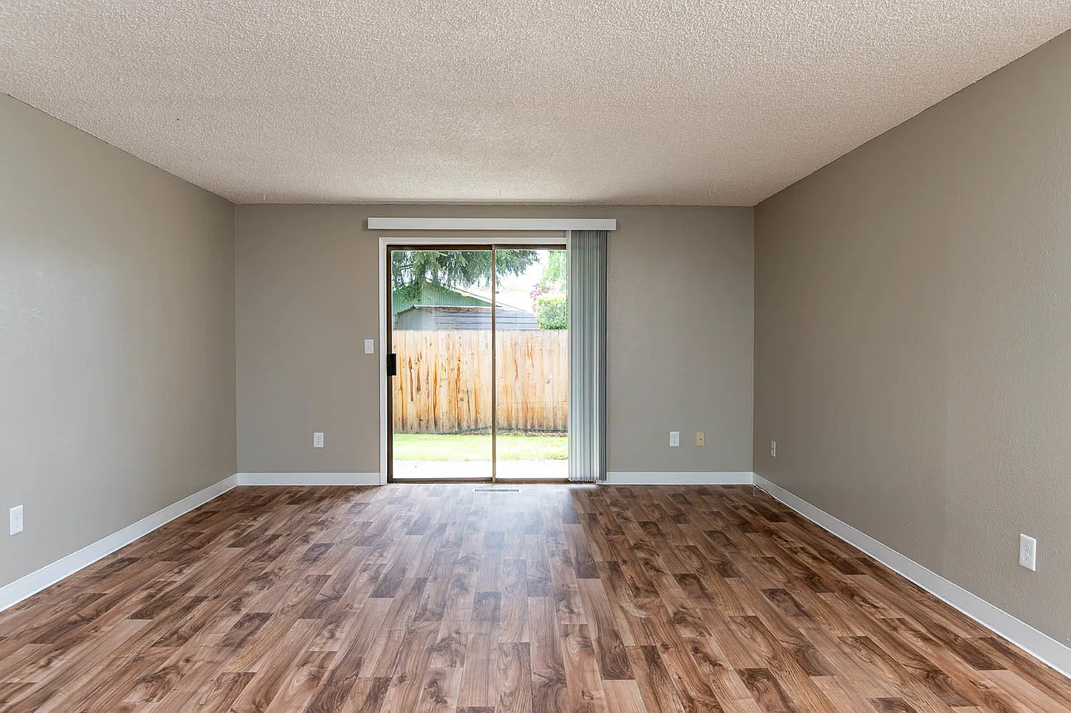 2 bed, 1000 sqft, $1,295 — Photo 3