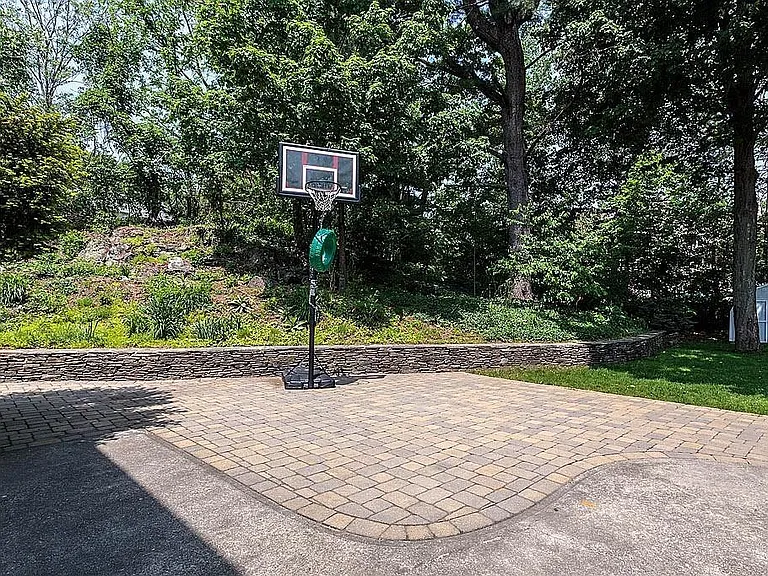 18 Pond St — Photo 8