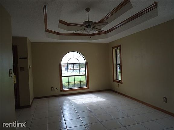 2424 Kerria Living Room