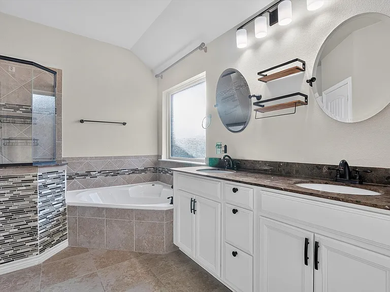 305 Acadia Ln — Photo 19