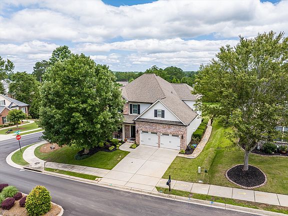 4th image of 204 Sunbury Drive