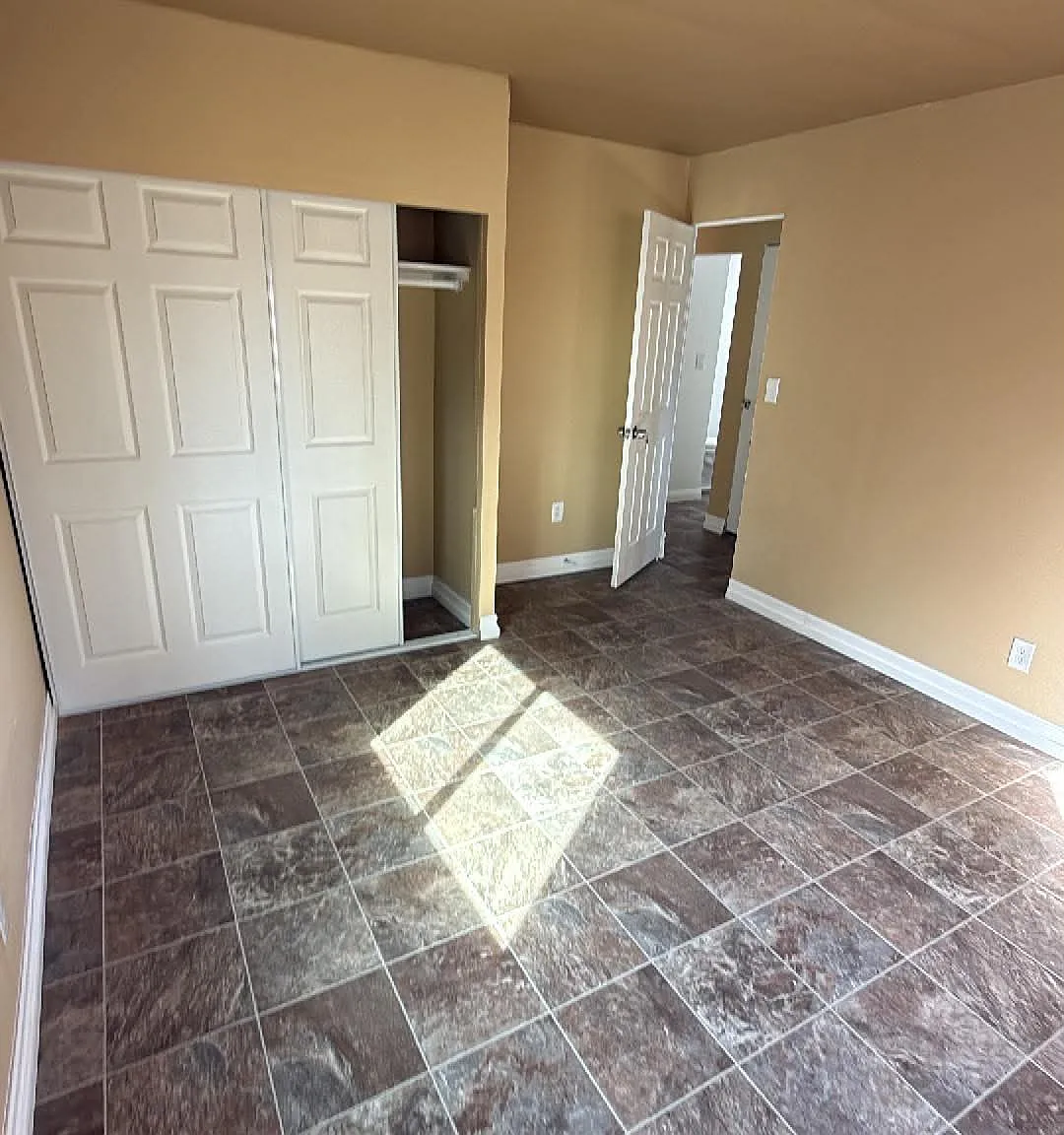 3 bed, 1440 sqft, $2,200 — Photo 2
