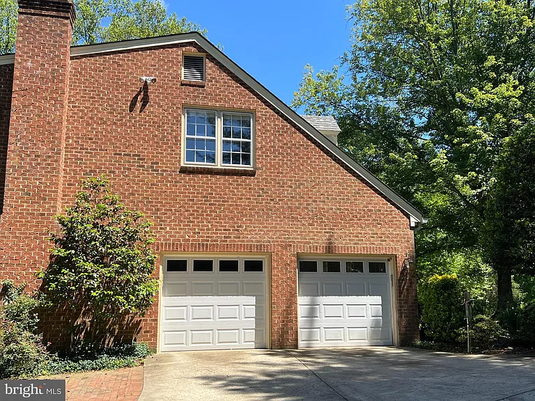 10220 Cedar Pond Dr — Photo 2