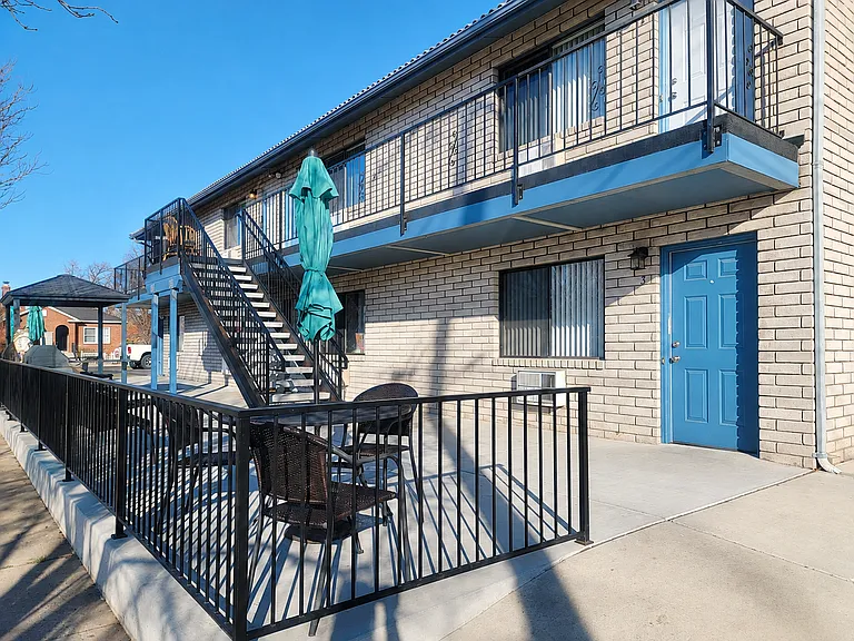 E Taylor St 8-Plex — Photo 2